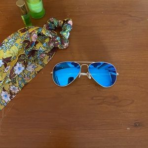 Blue lenses ray ban aviator